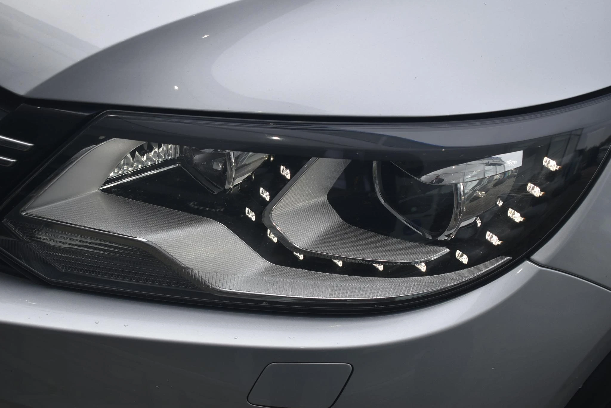 Volkswagen-Tiguan-image-12
