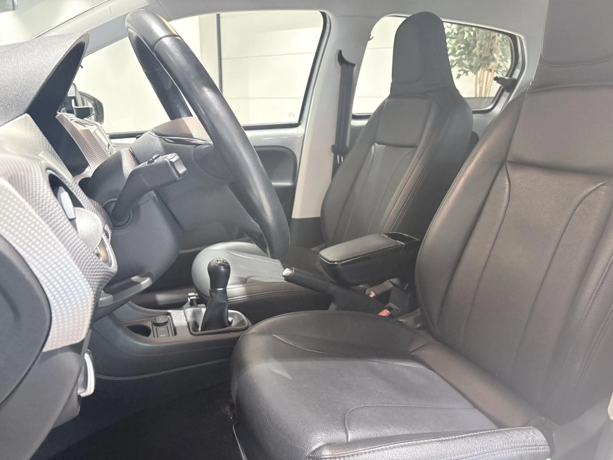Volkswagen-up!-image-9