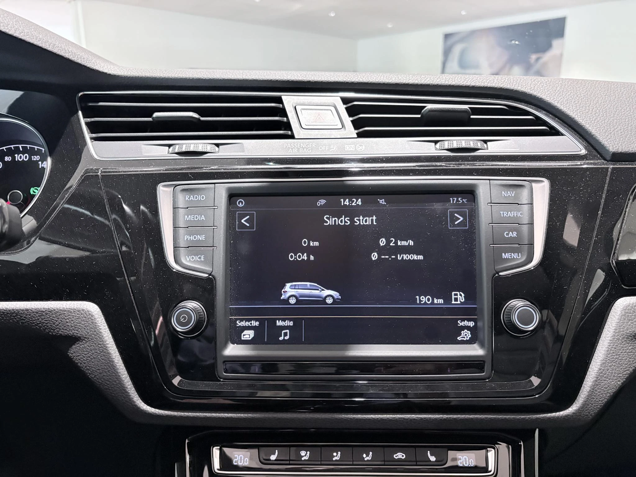 Volkswagen-Touran-image-28