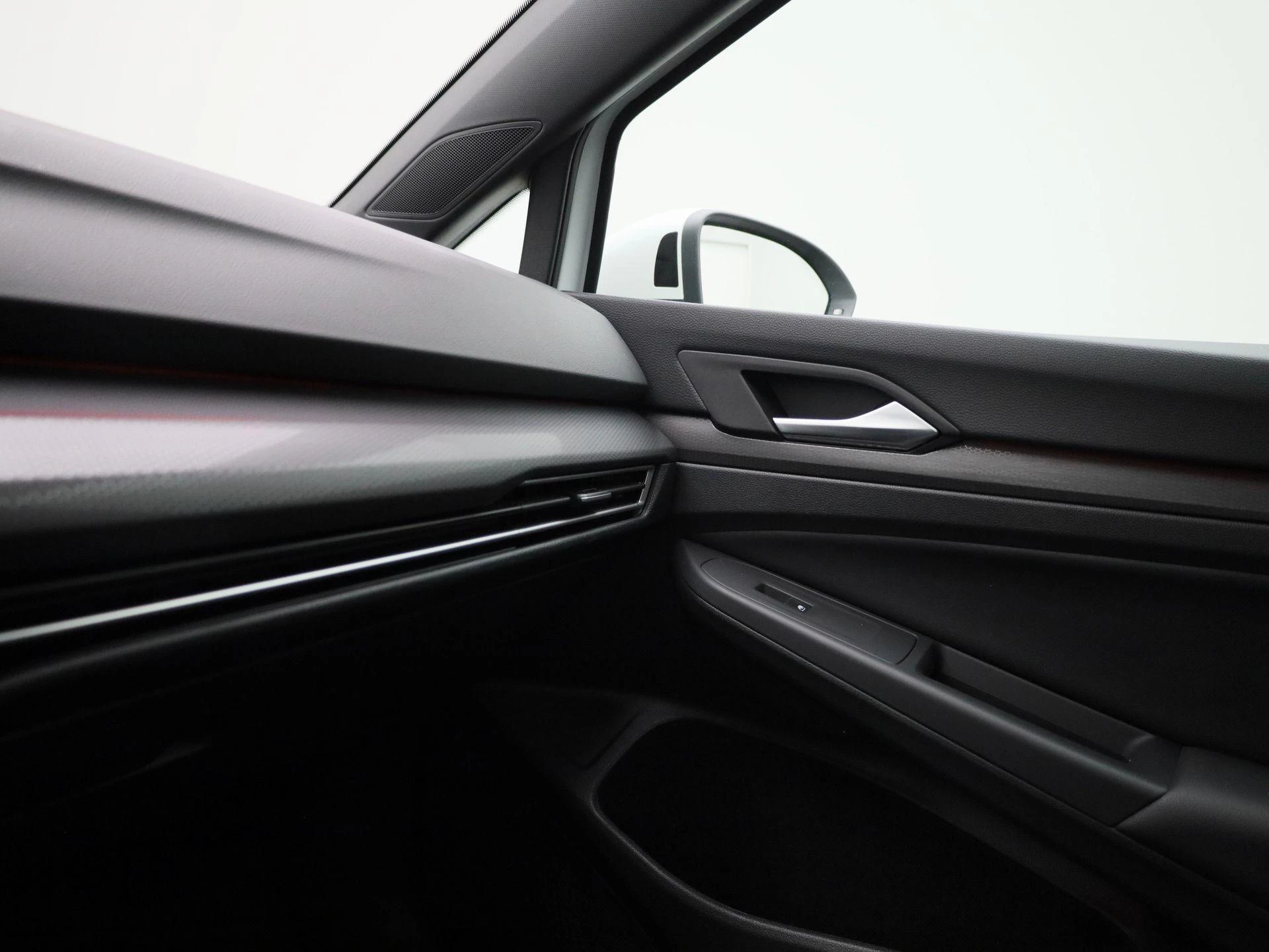 Volkswagen-Golf-image-24