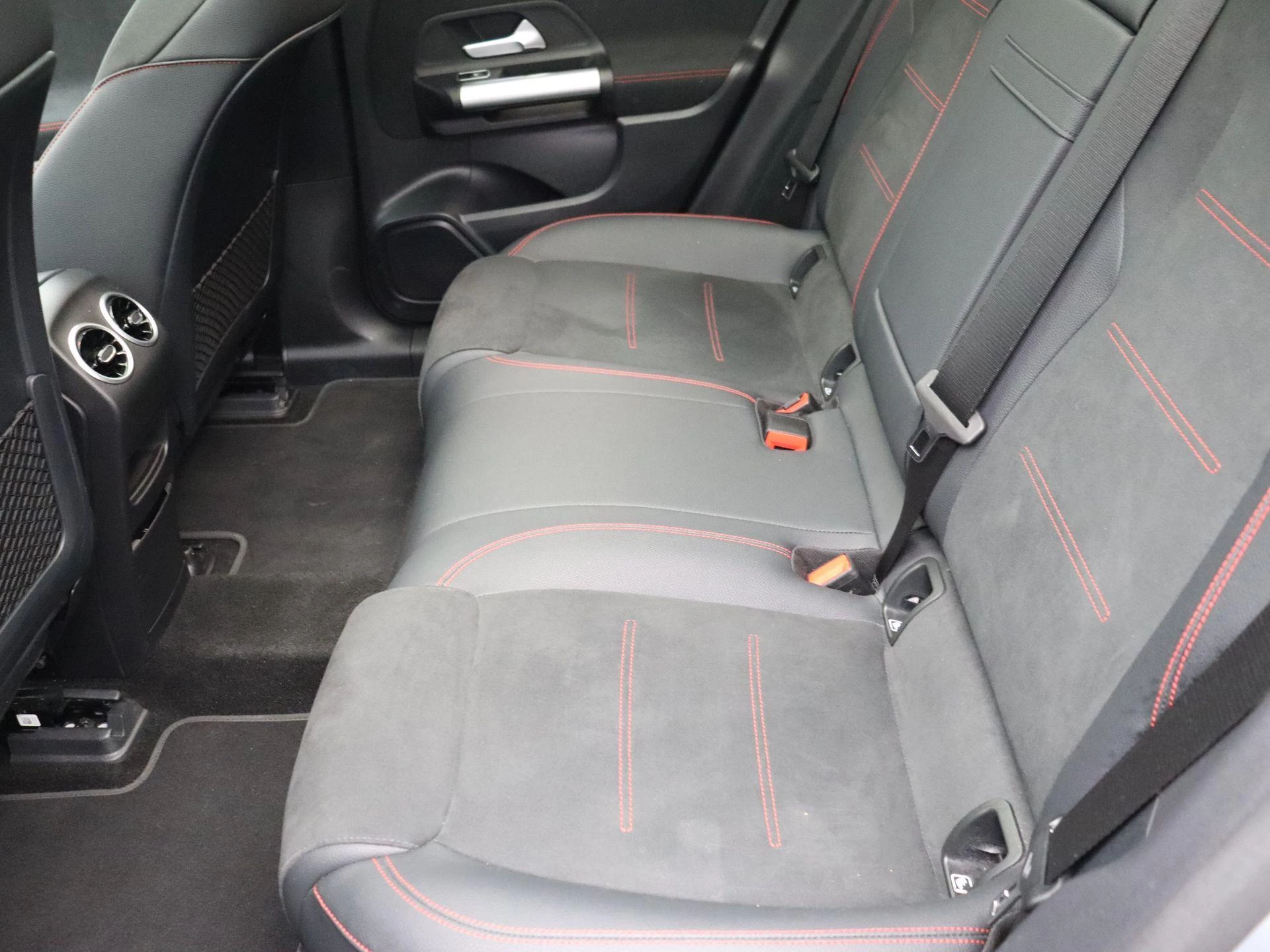 Mercedes-Benz-EQA-image-15