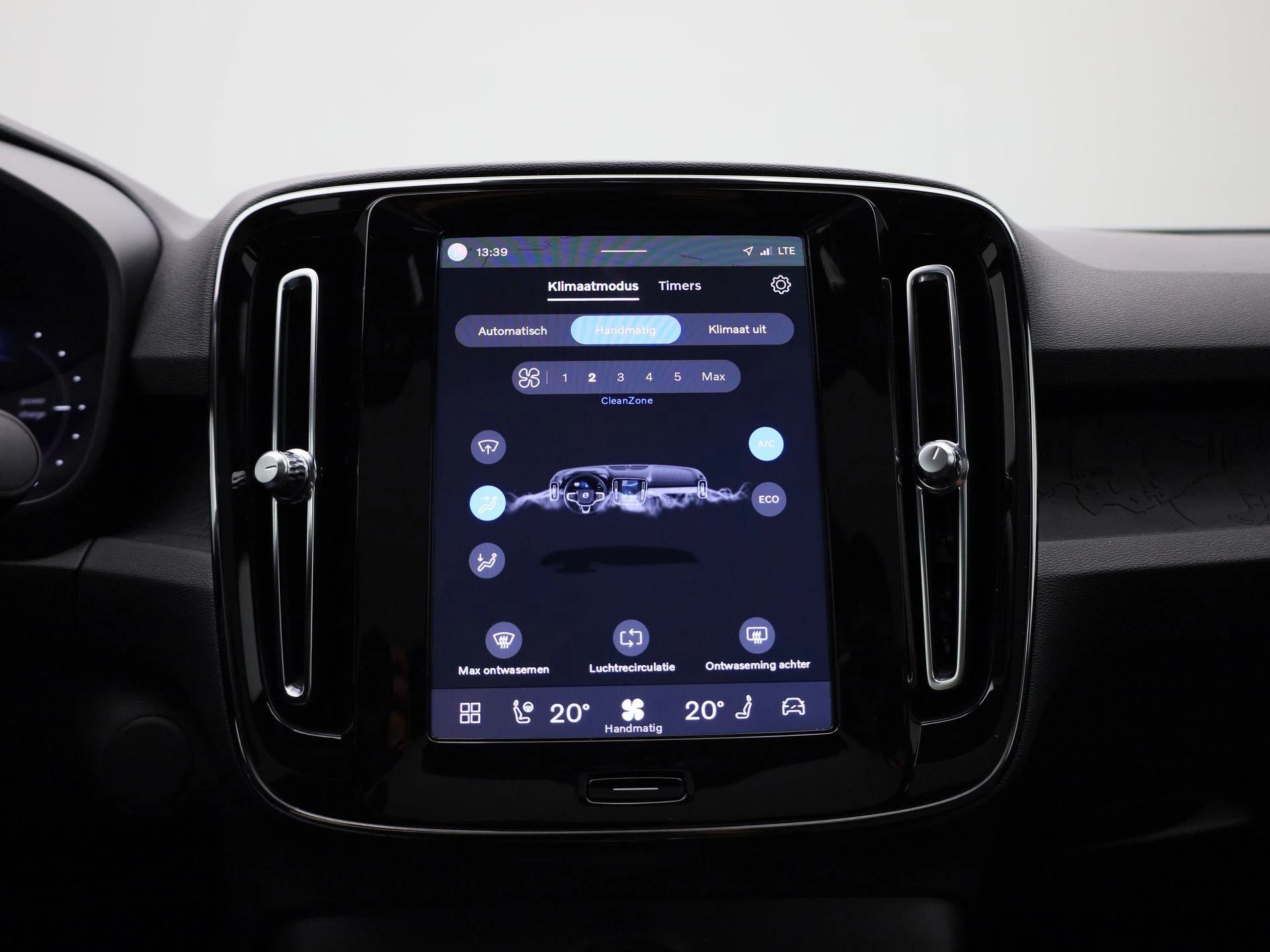 Volvo-C40-image-16