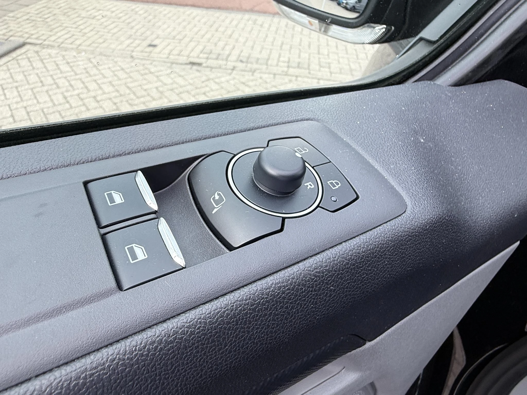 Ford-Transit Custom-image-13