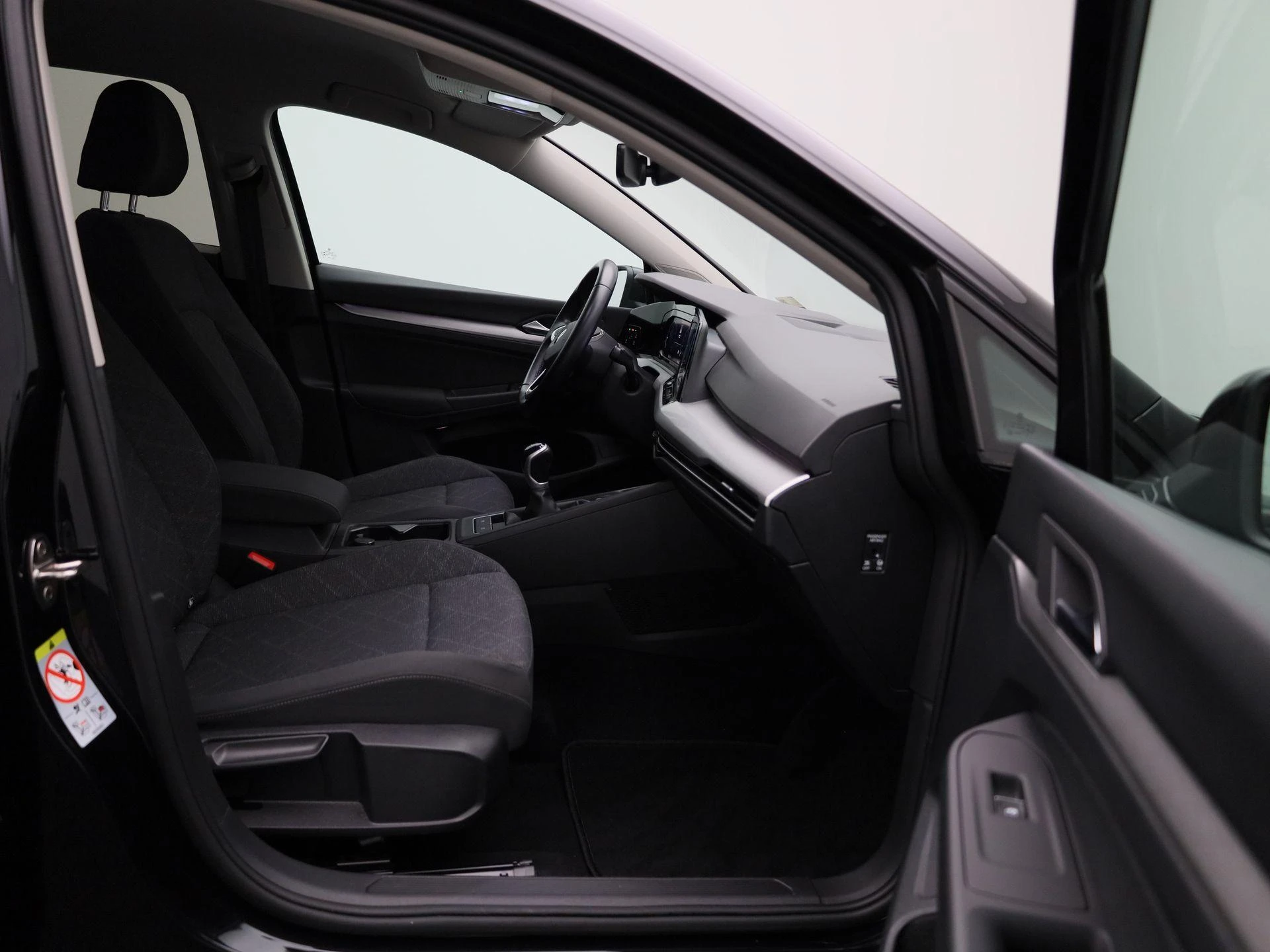 Volkswagen-Golf-image-31