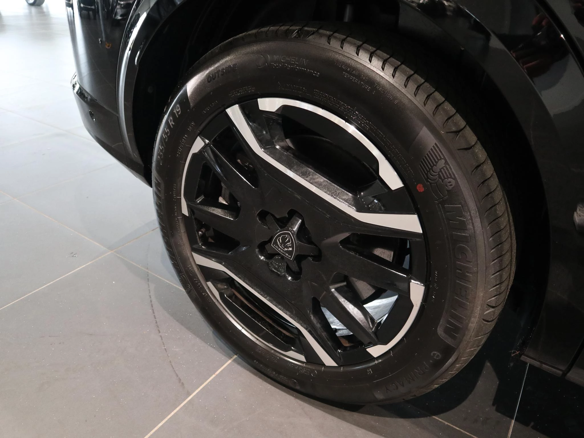 Peugeot-e-5008-image-30