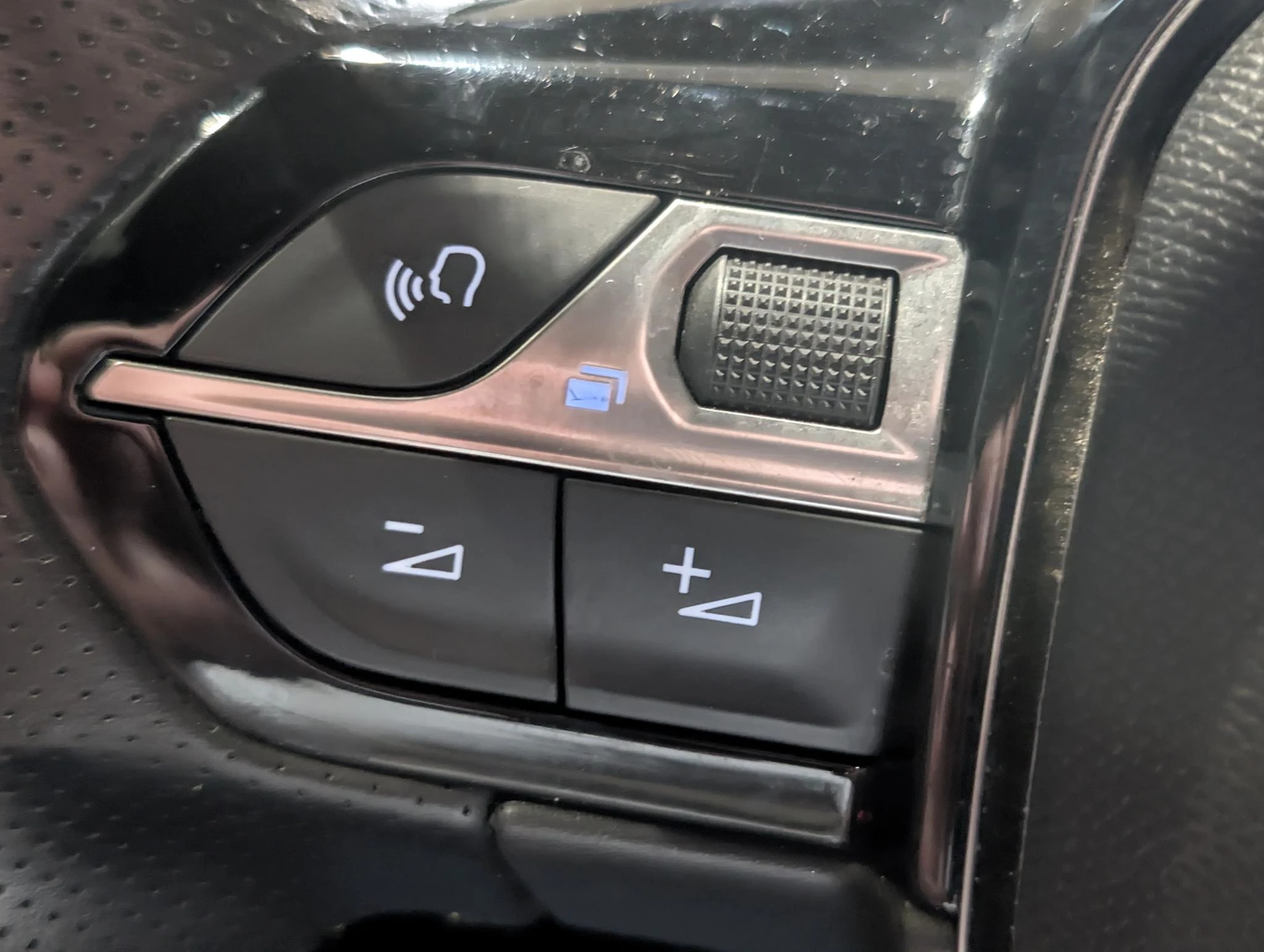 Peugeot-e-208-image-21