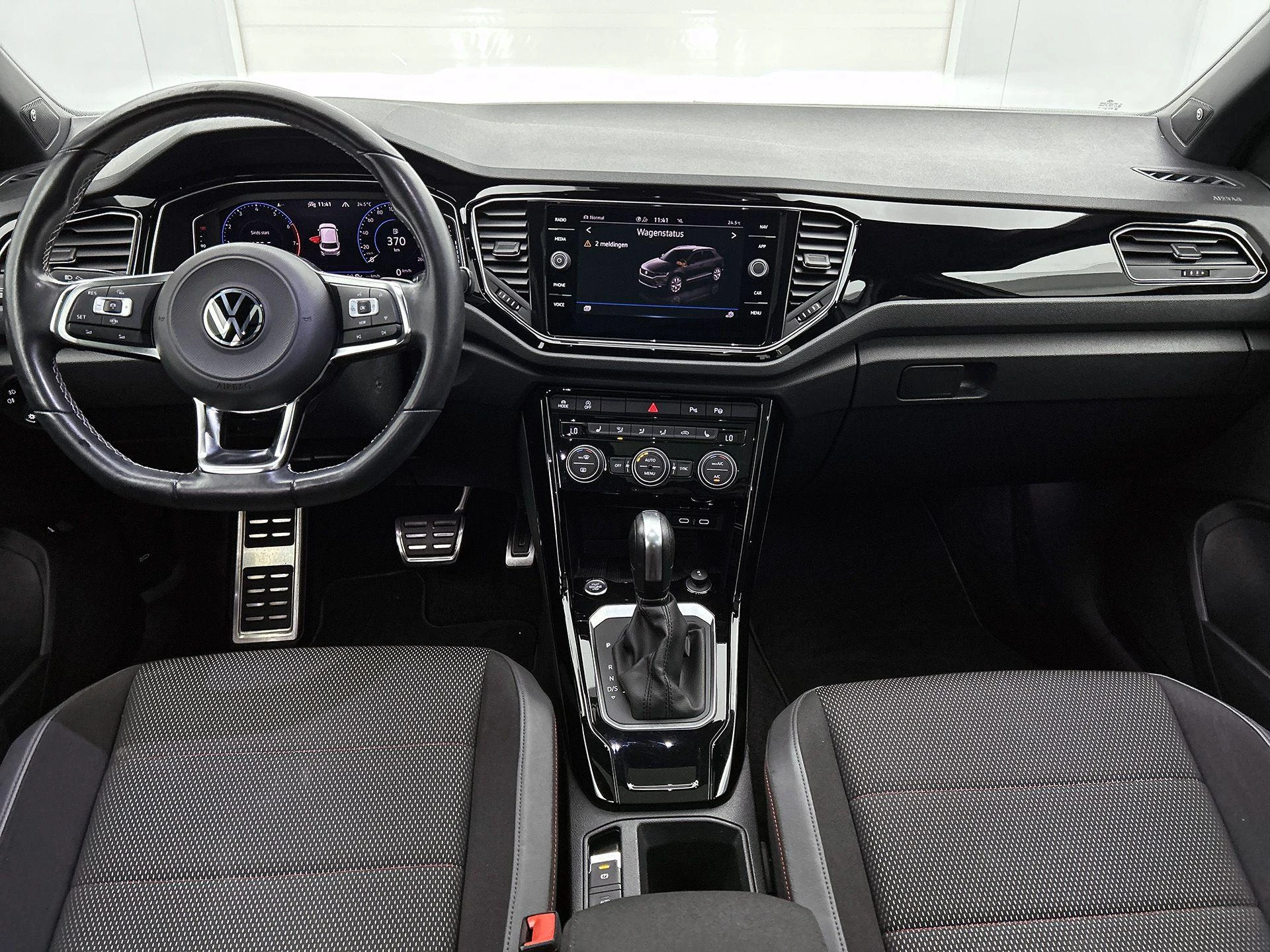 Volkswagen-T-Roc-image-17