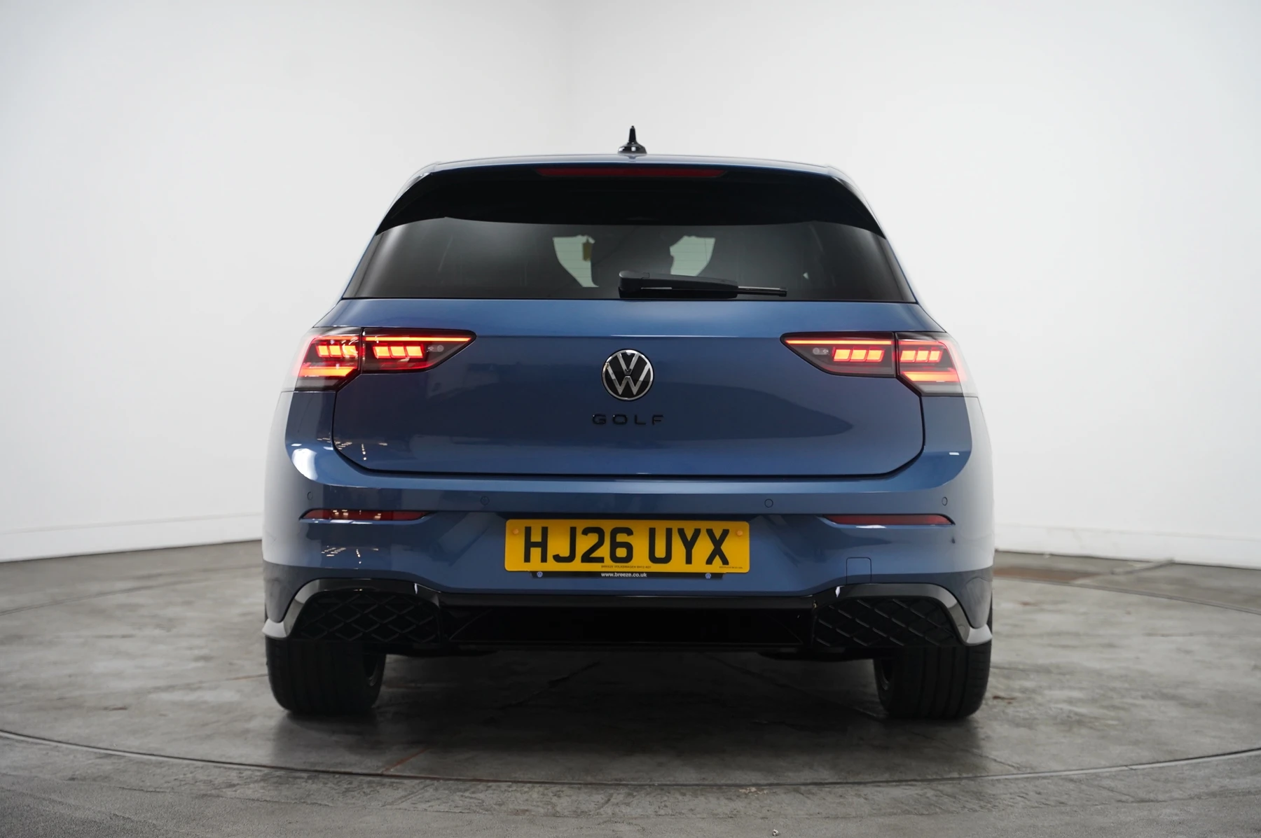 Volkswagen-Golf-image-12