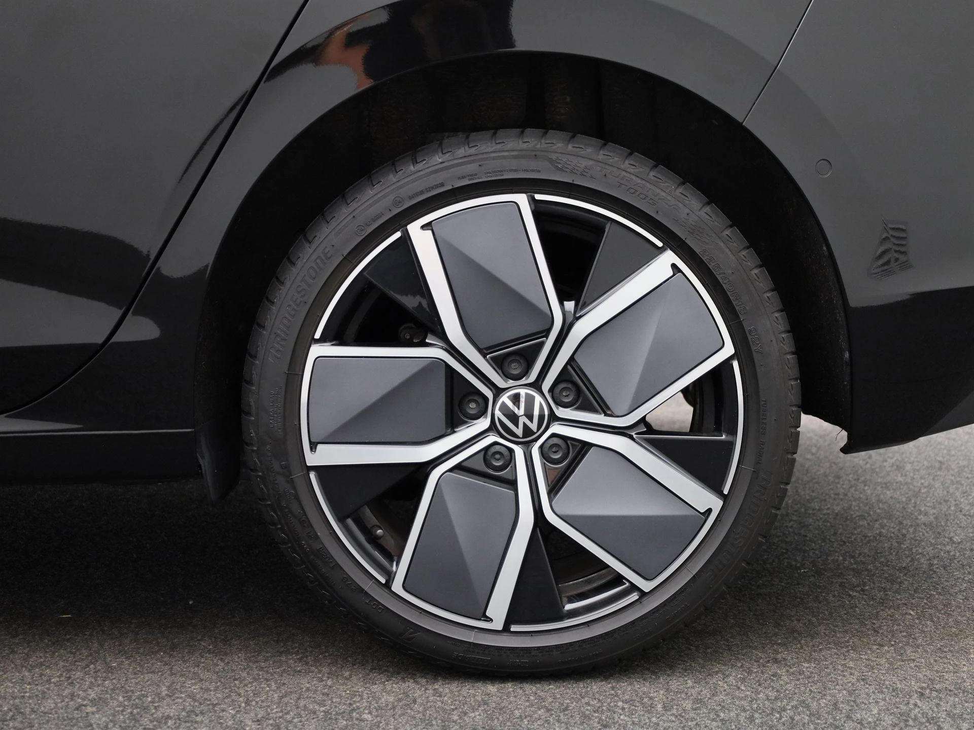 Volkswagen-Golf-image-12