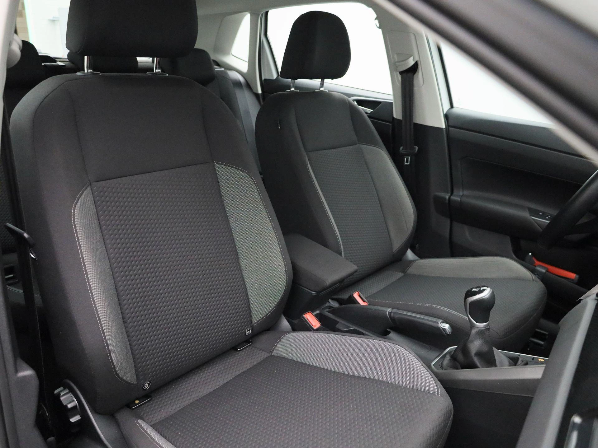 Volkswagen-Polo-image-33