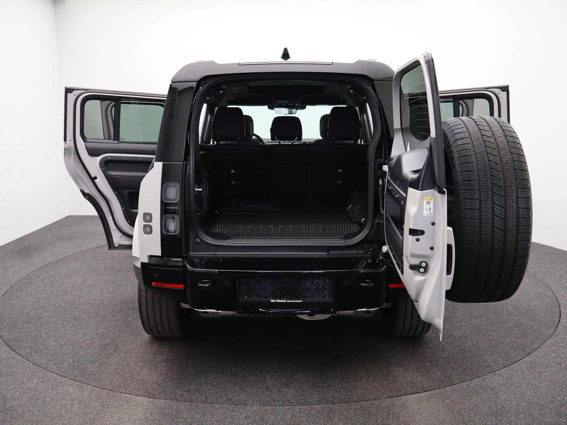 Land Rover-Defender-image-12