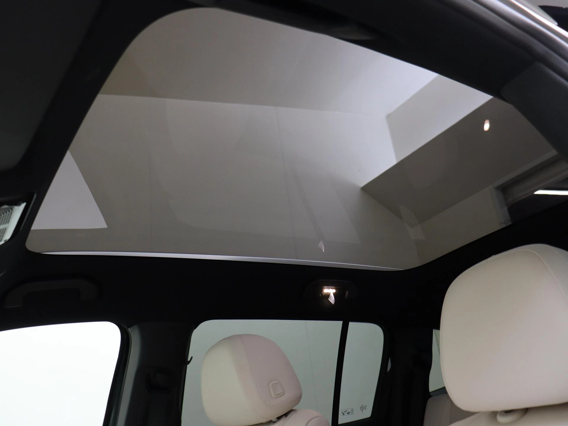 Mercedes-Benz-GLB-image-25