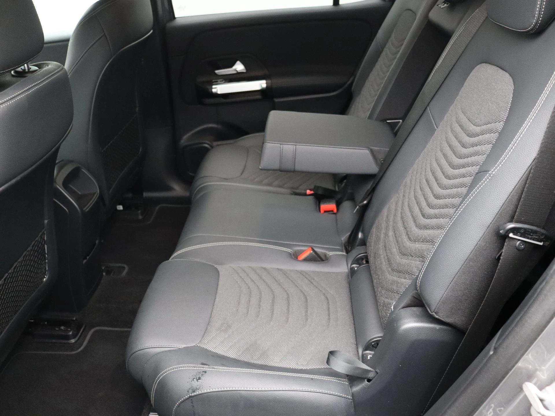 Mercedes-Benz-EQB-image-13