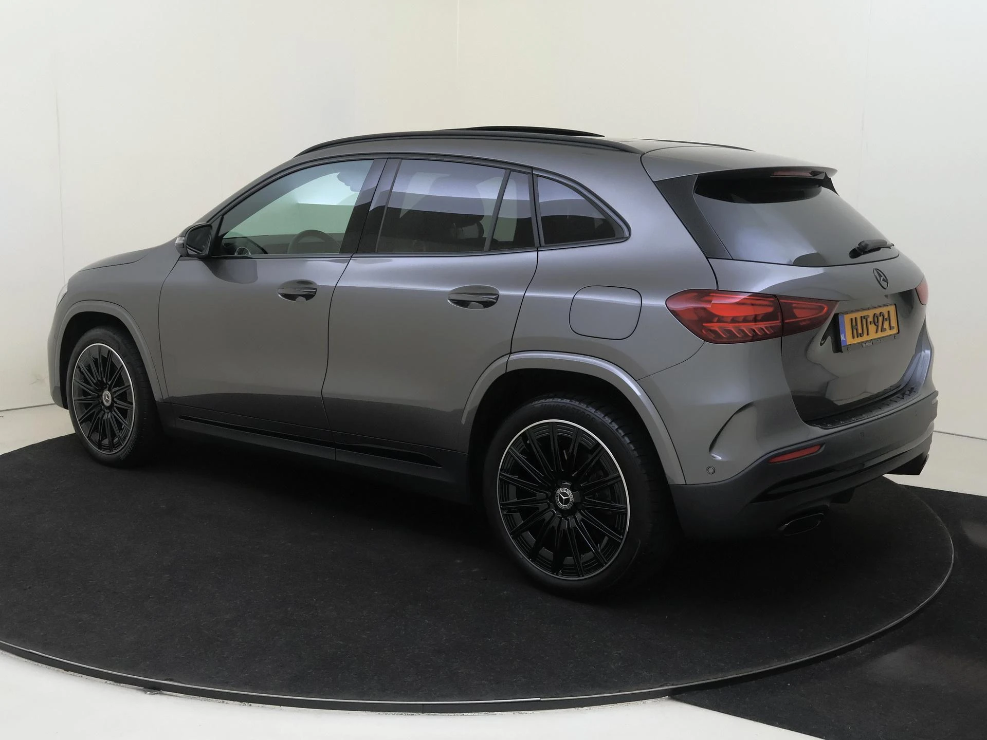 Mercedes-Benz-GLA-image-5