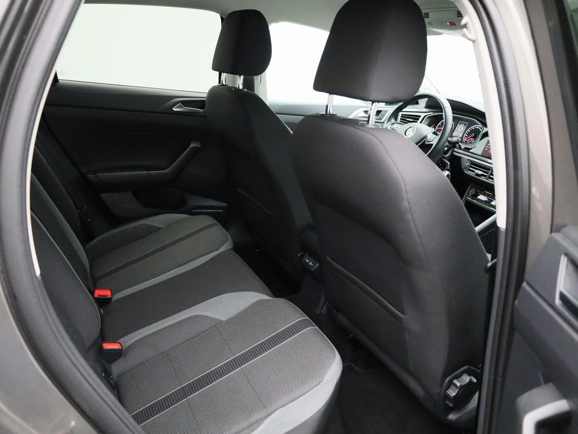 Volkswagen-Polo-image-31