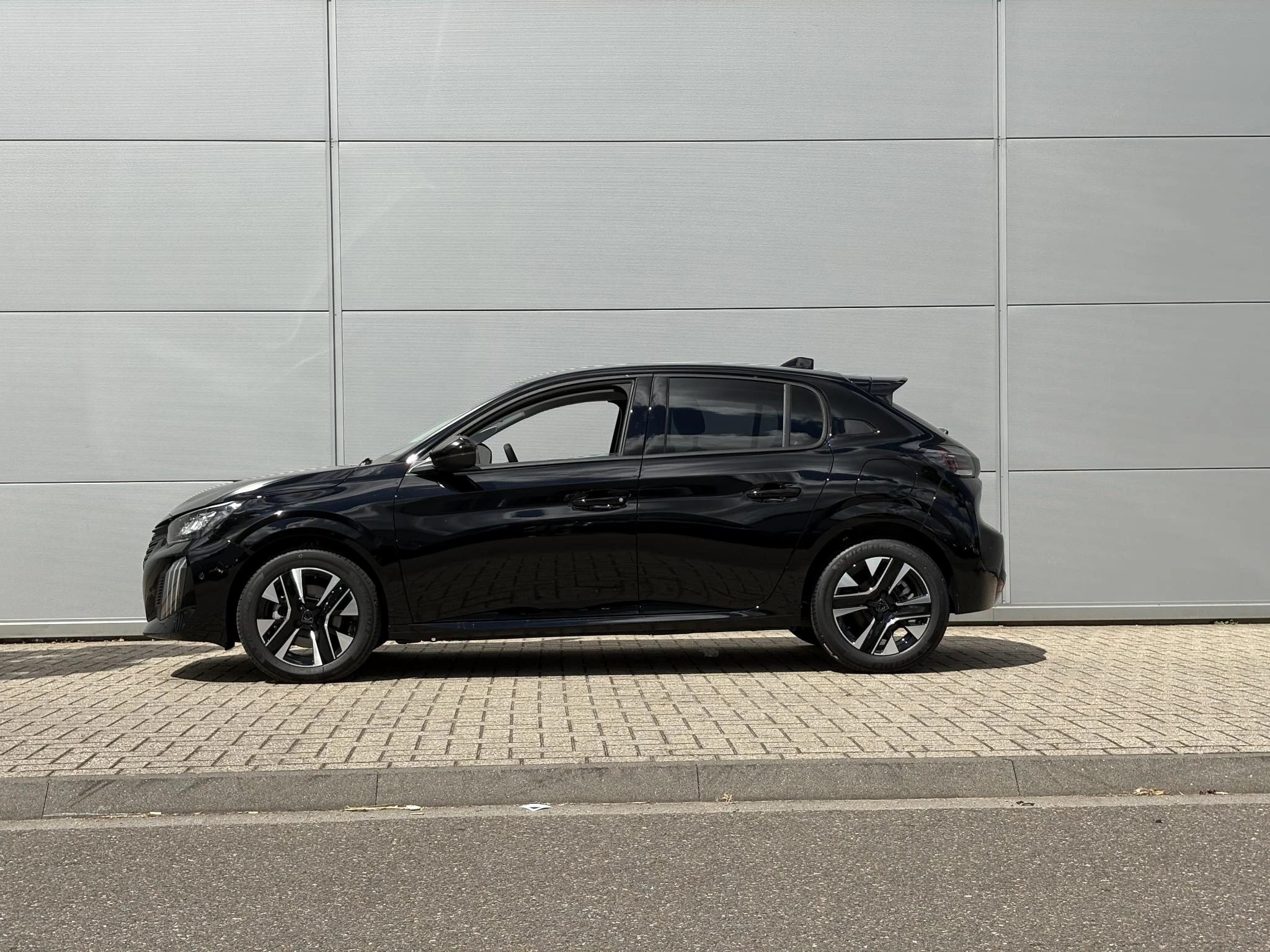Peugeot-208-image-2