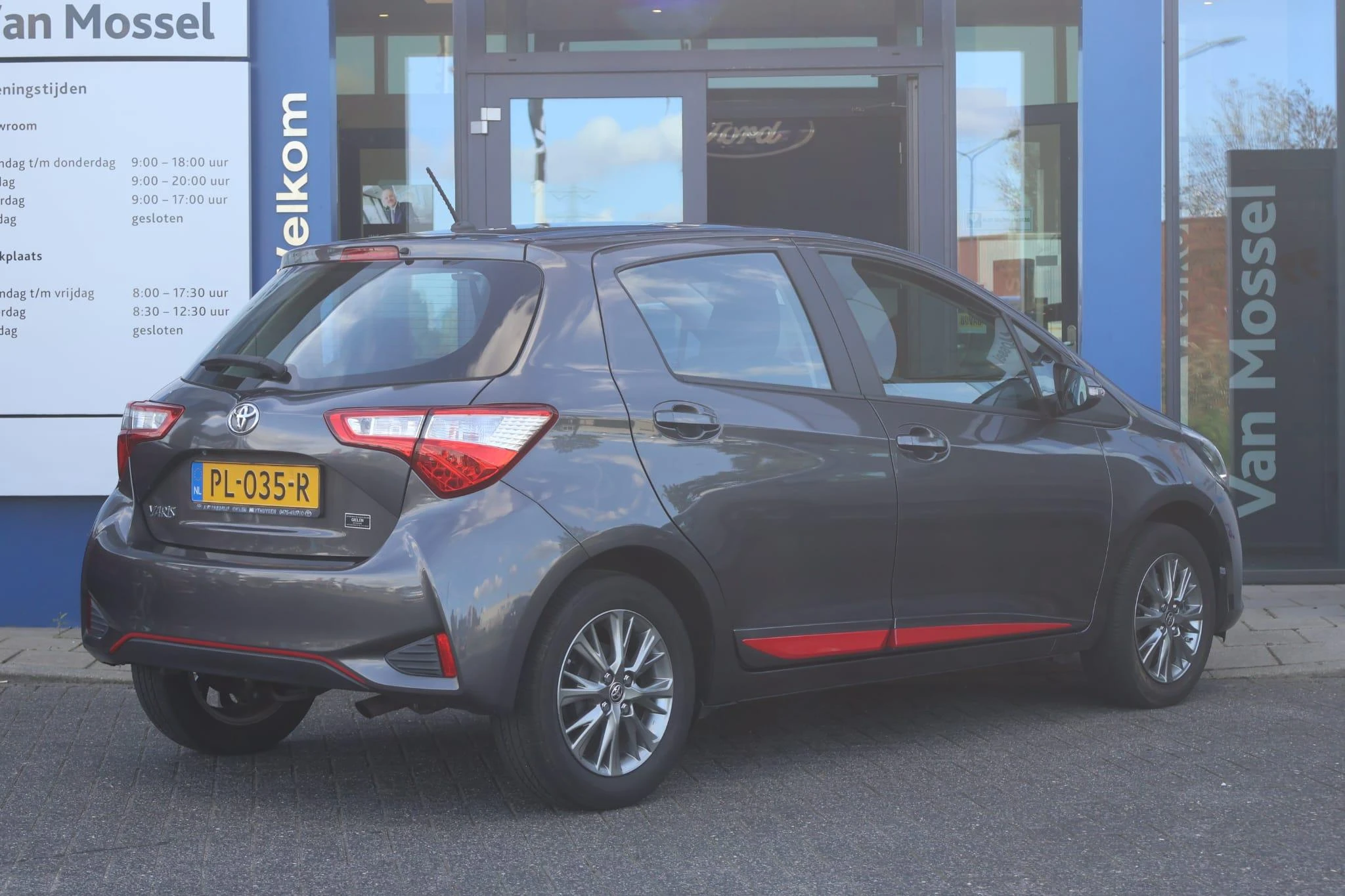 Toyota-Yaris-image-4