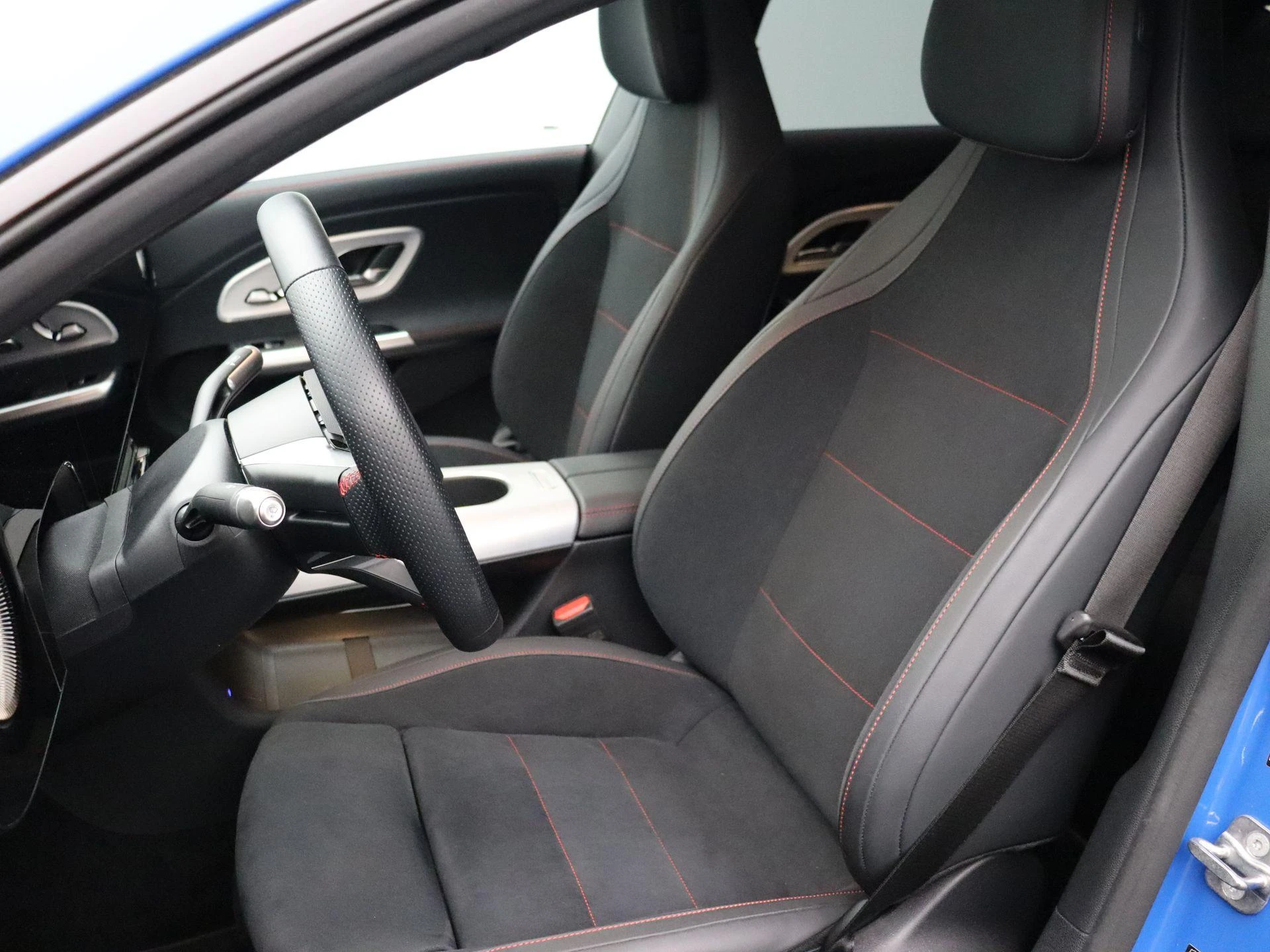 Mercedes-Benz-CLA-image-12