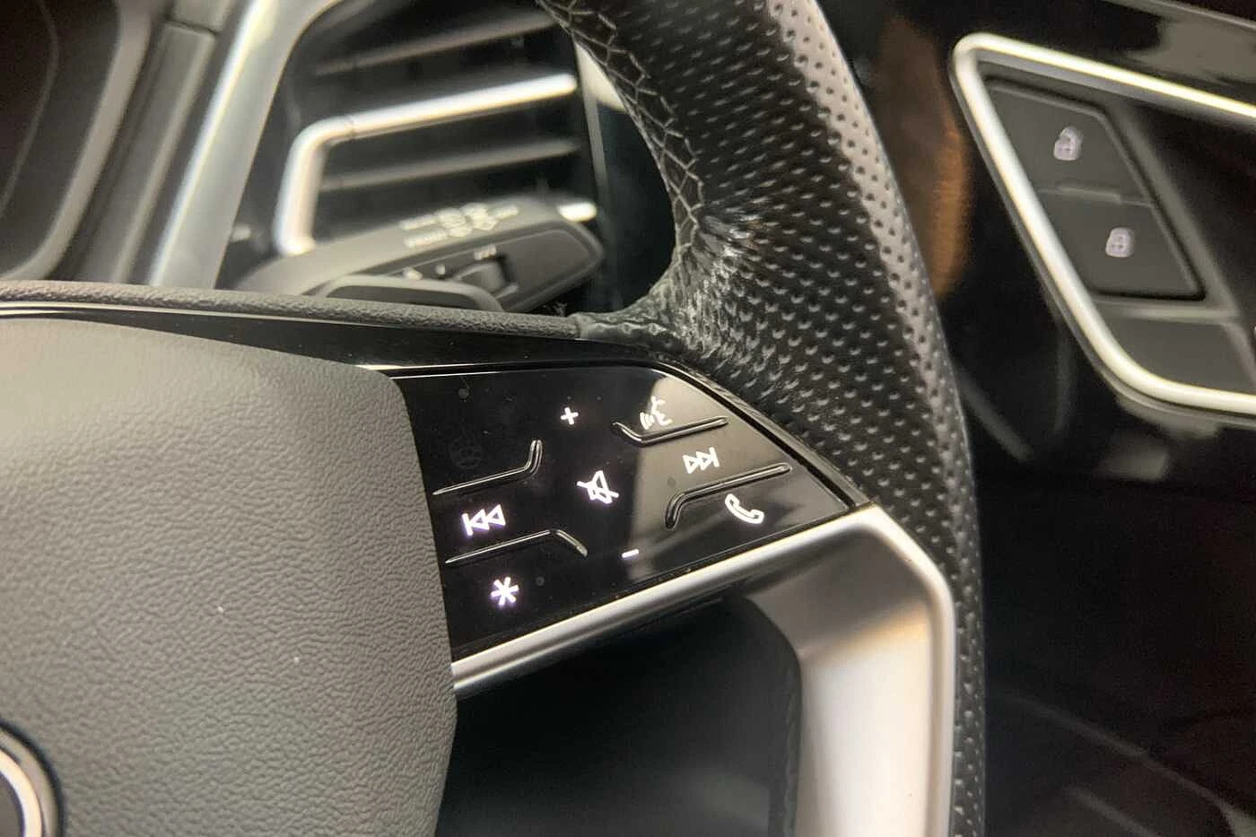 Audi-Q4 e-tron-image-27