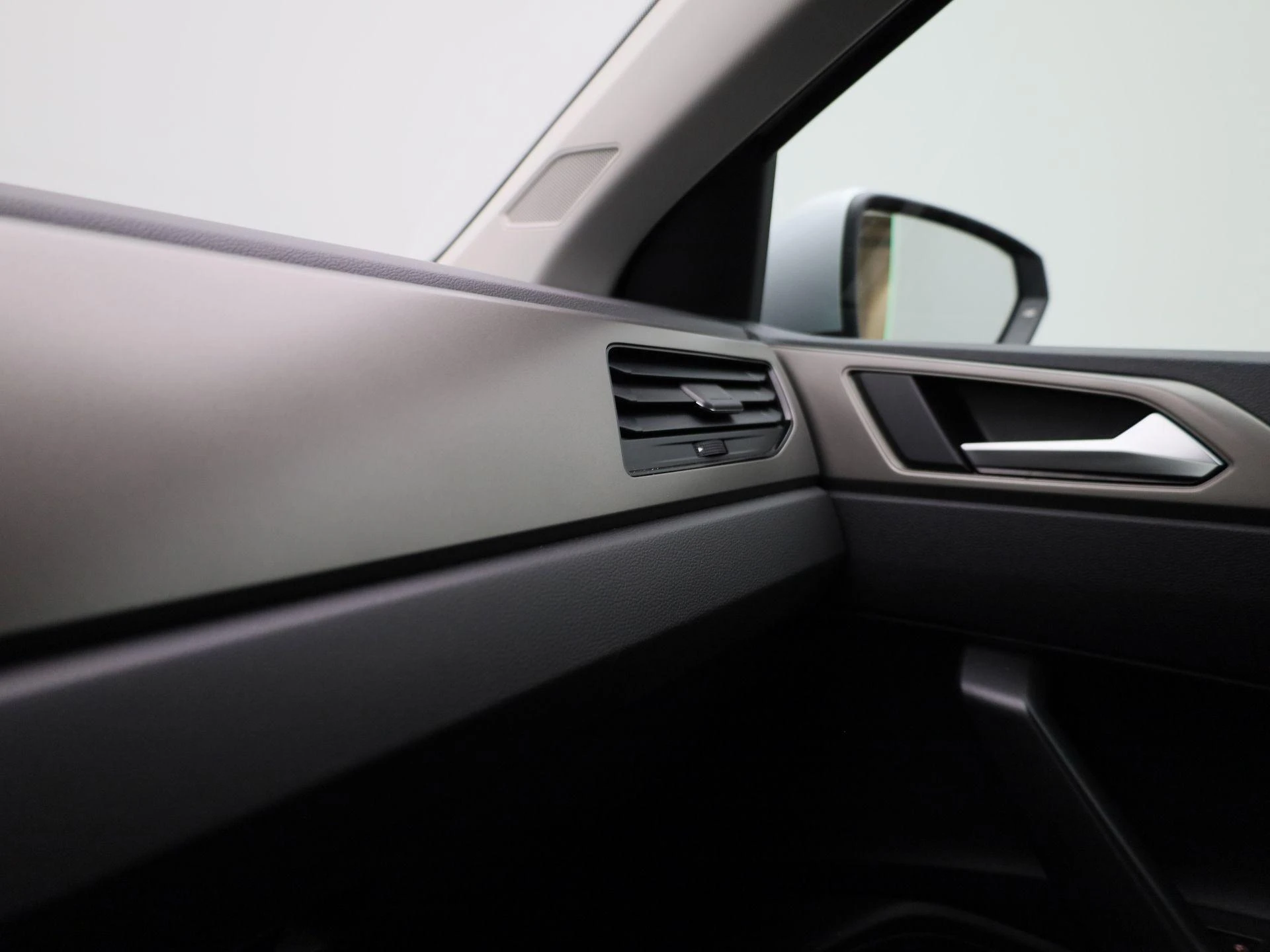 Volkswagen-Polo-image-26