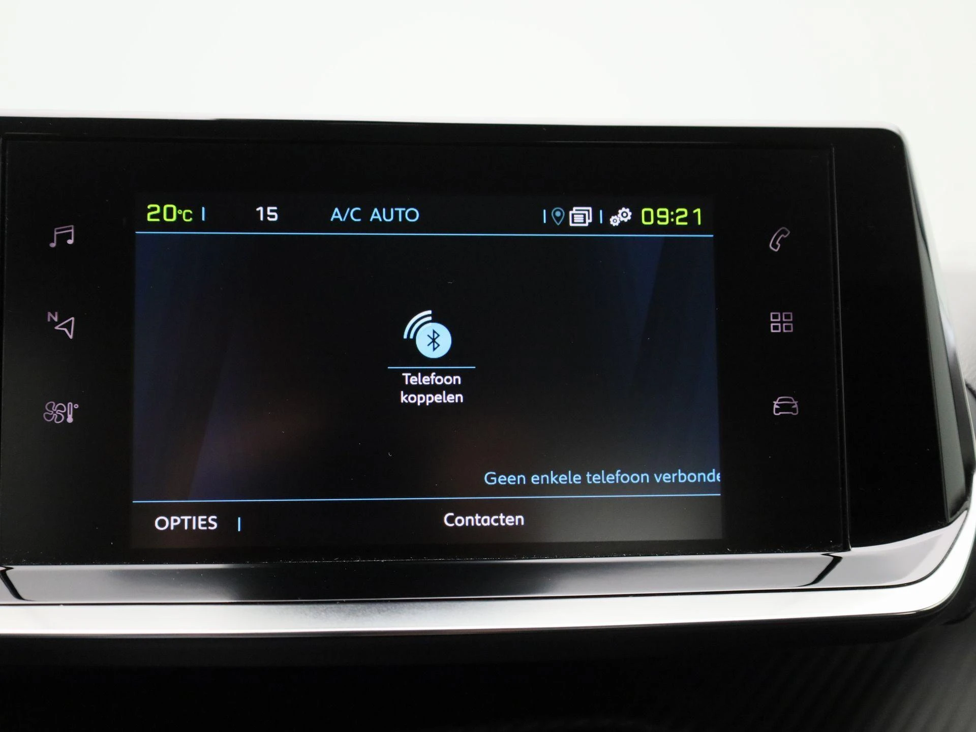Peugeot-e-2008-image-19