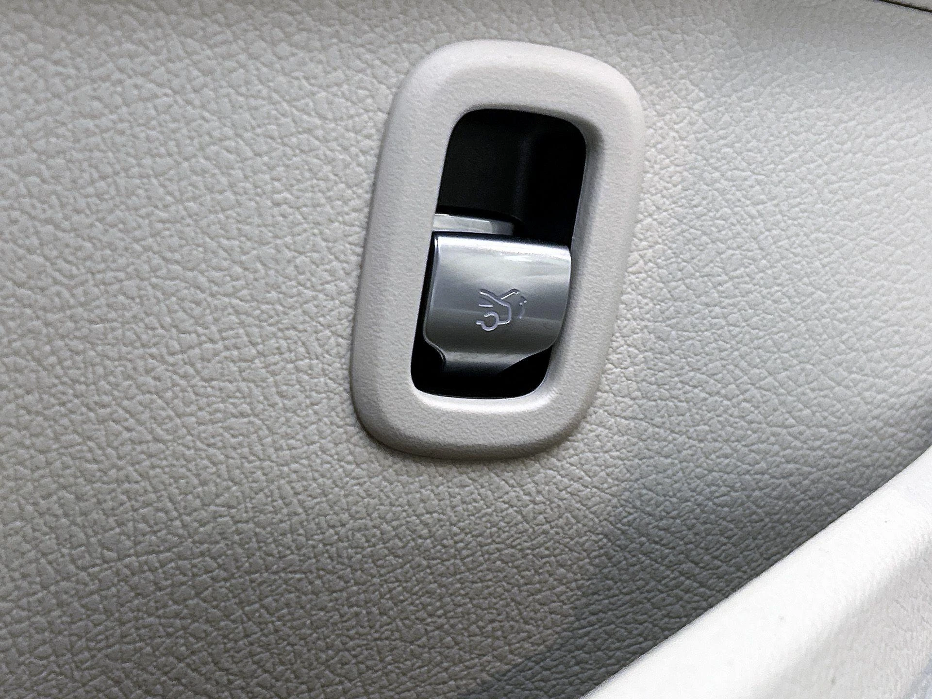 Mercedes-Benz-C-Klasse-image-8