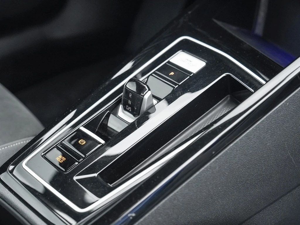 Volkswagen-Golf-image-9
