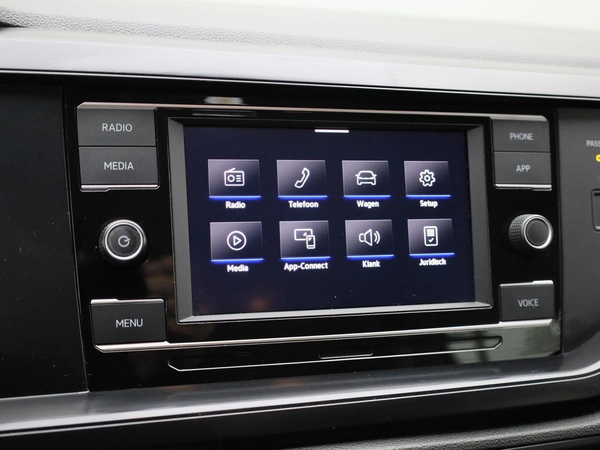 Volkswagen-Polo-image-23