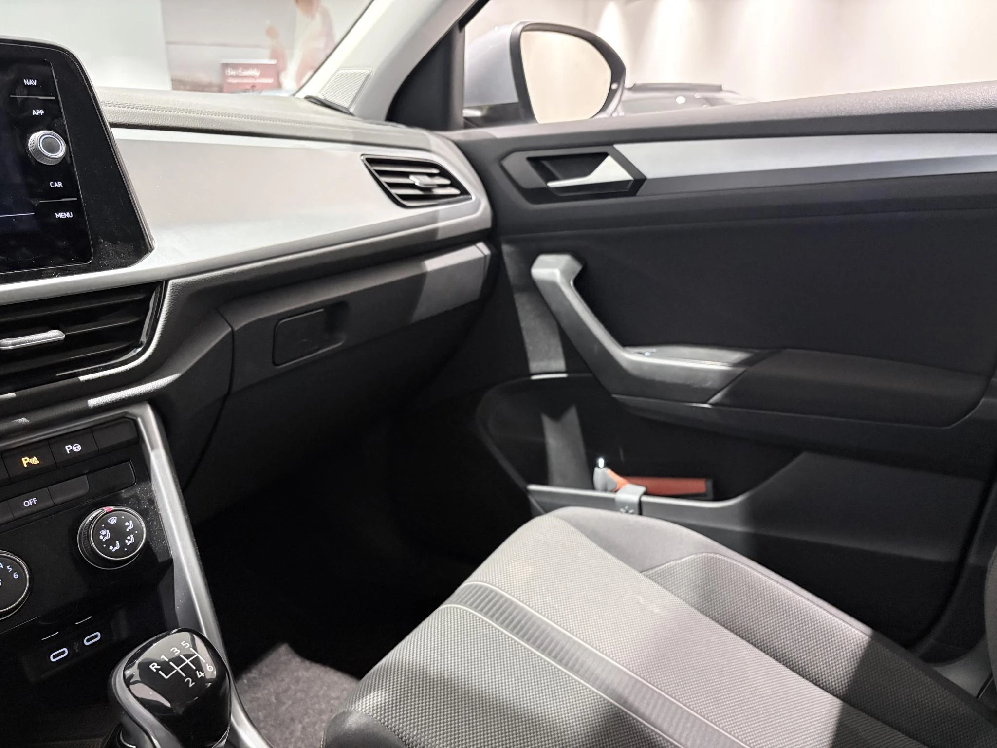 Volkswagen-T-Roc-image-28