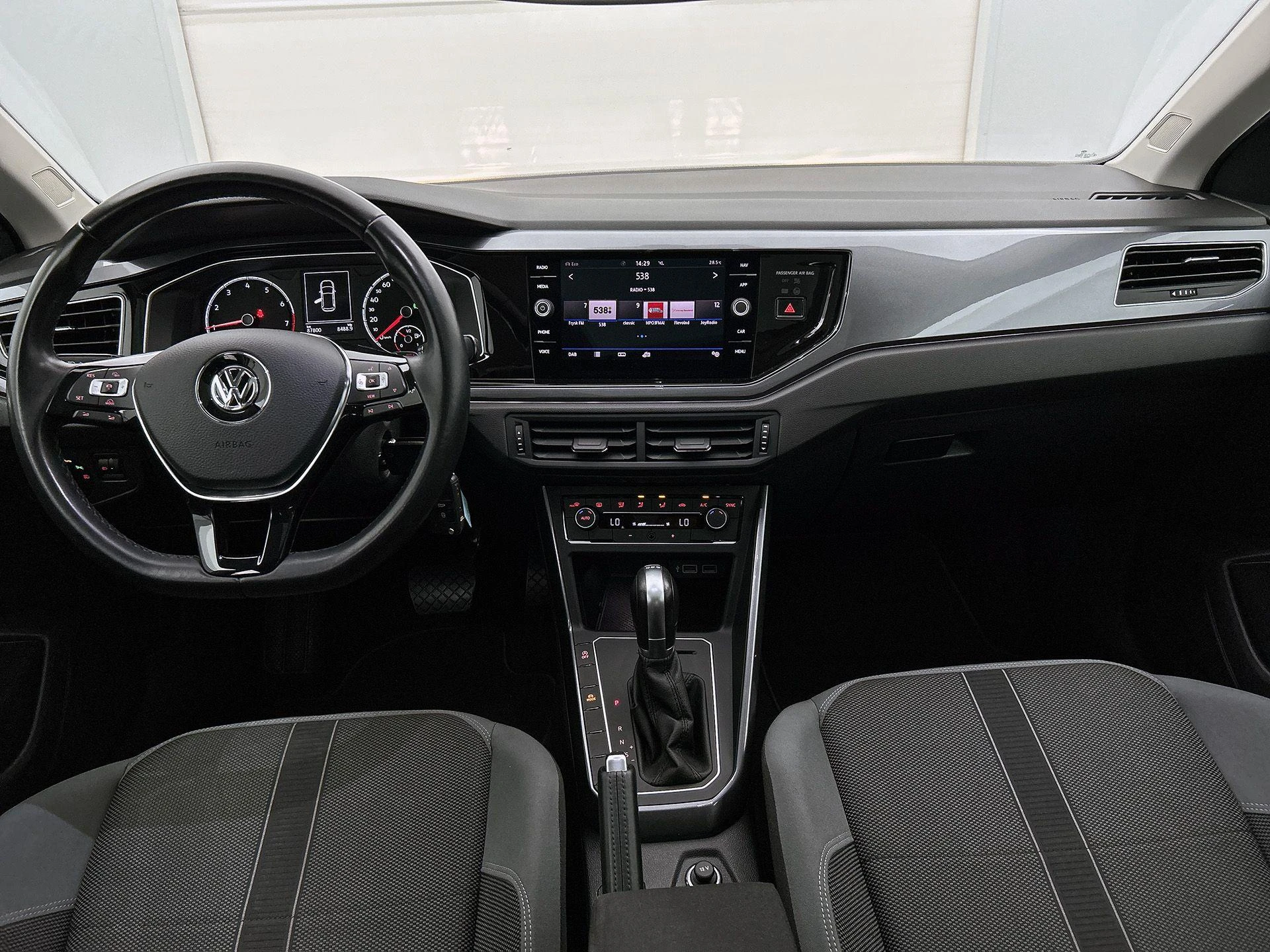 Volkswagen-Polo-image-19