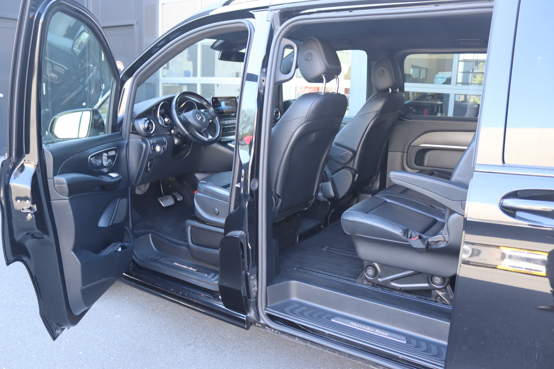 Mercedes-Benz-V-Klasse-image-4