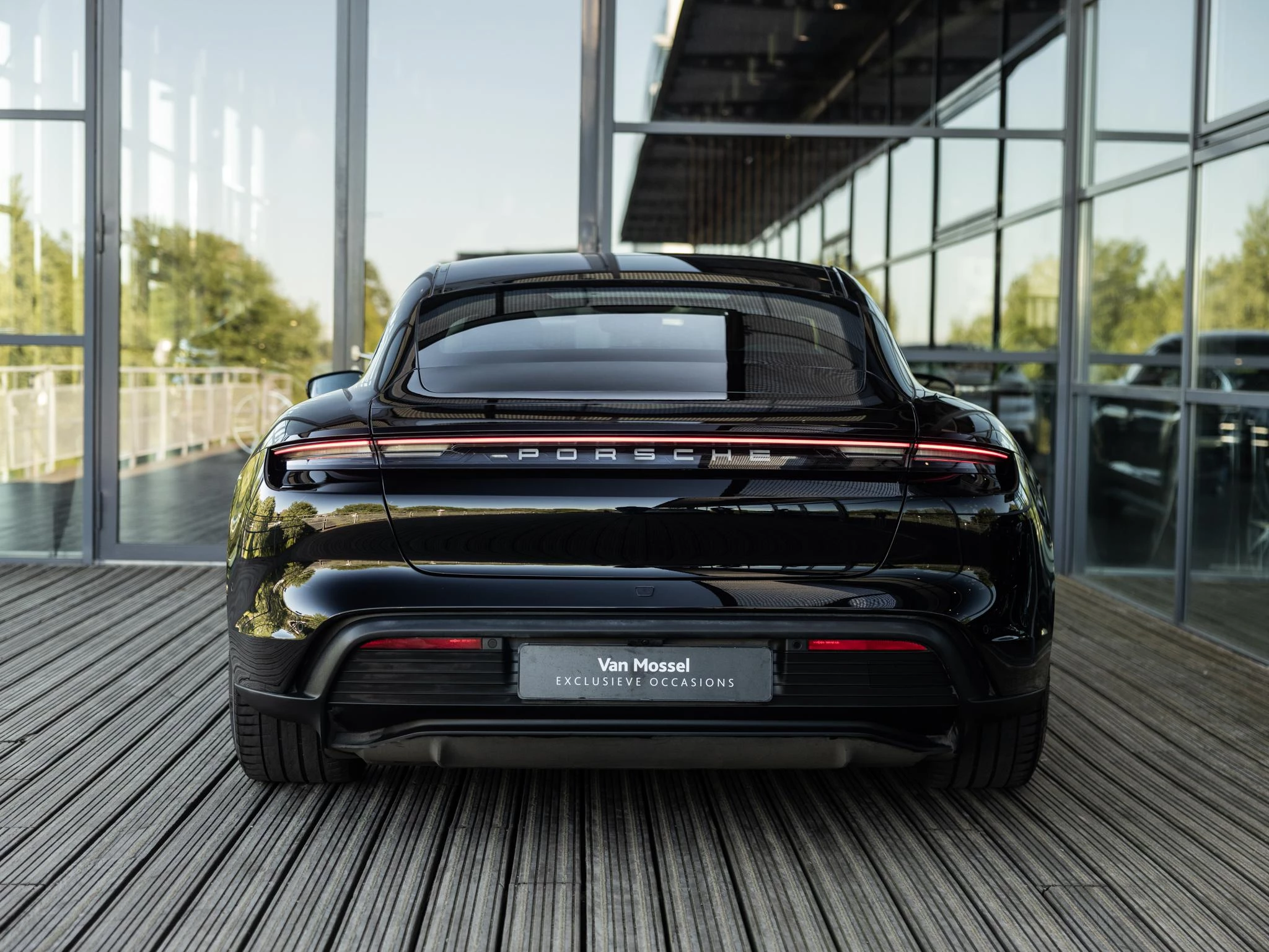 Porsche Taycan Performance 84 kWh
