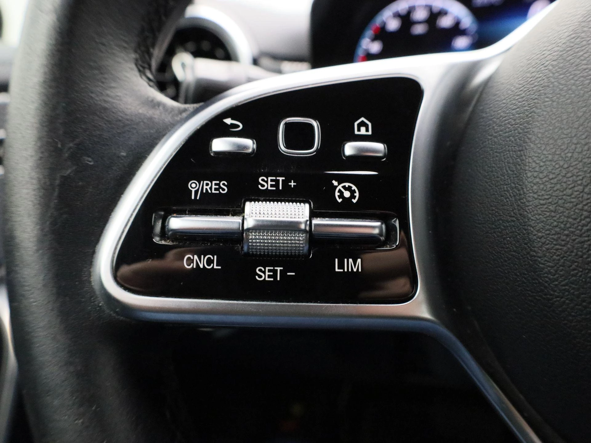 Mercedes-Benz-CLA-image-17