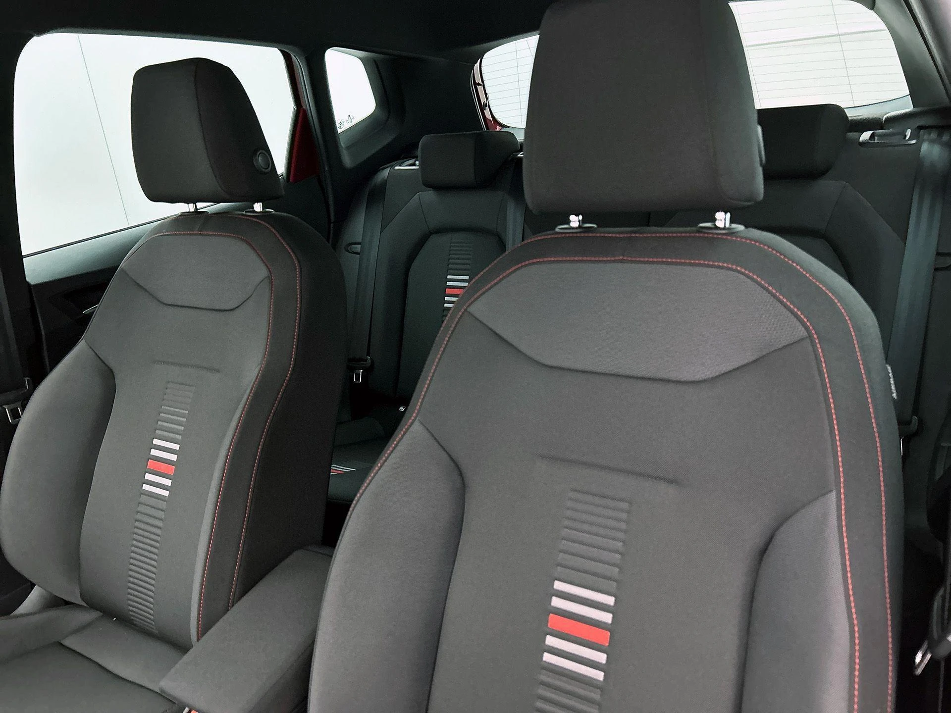 SEAT-Arona-image-12