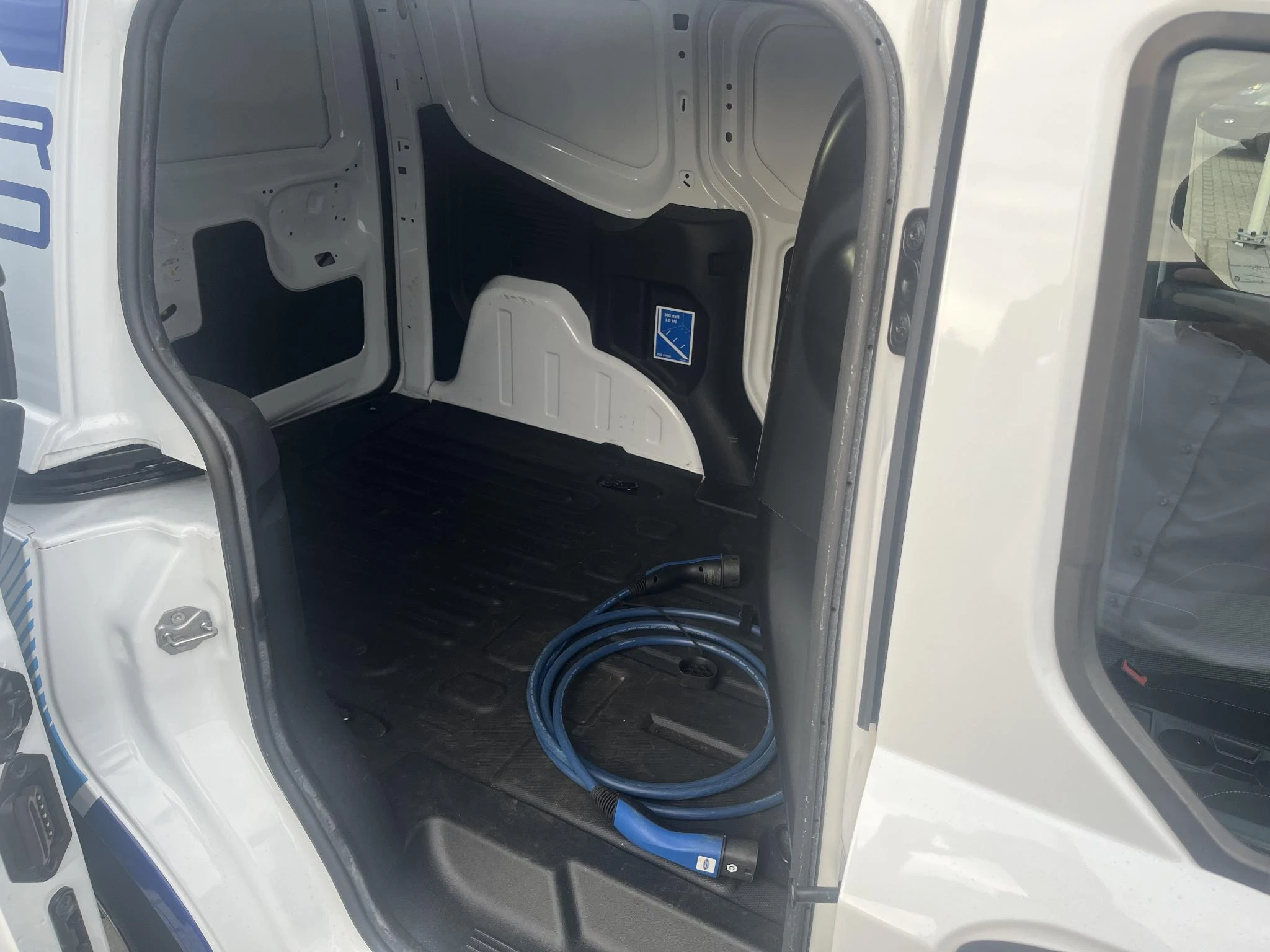 Ford-E-Transit-image-9