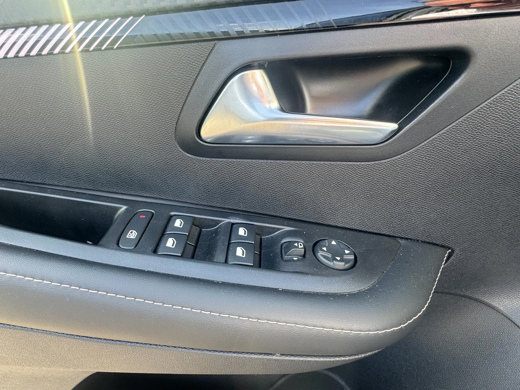 Peugeot-208-image-19