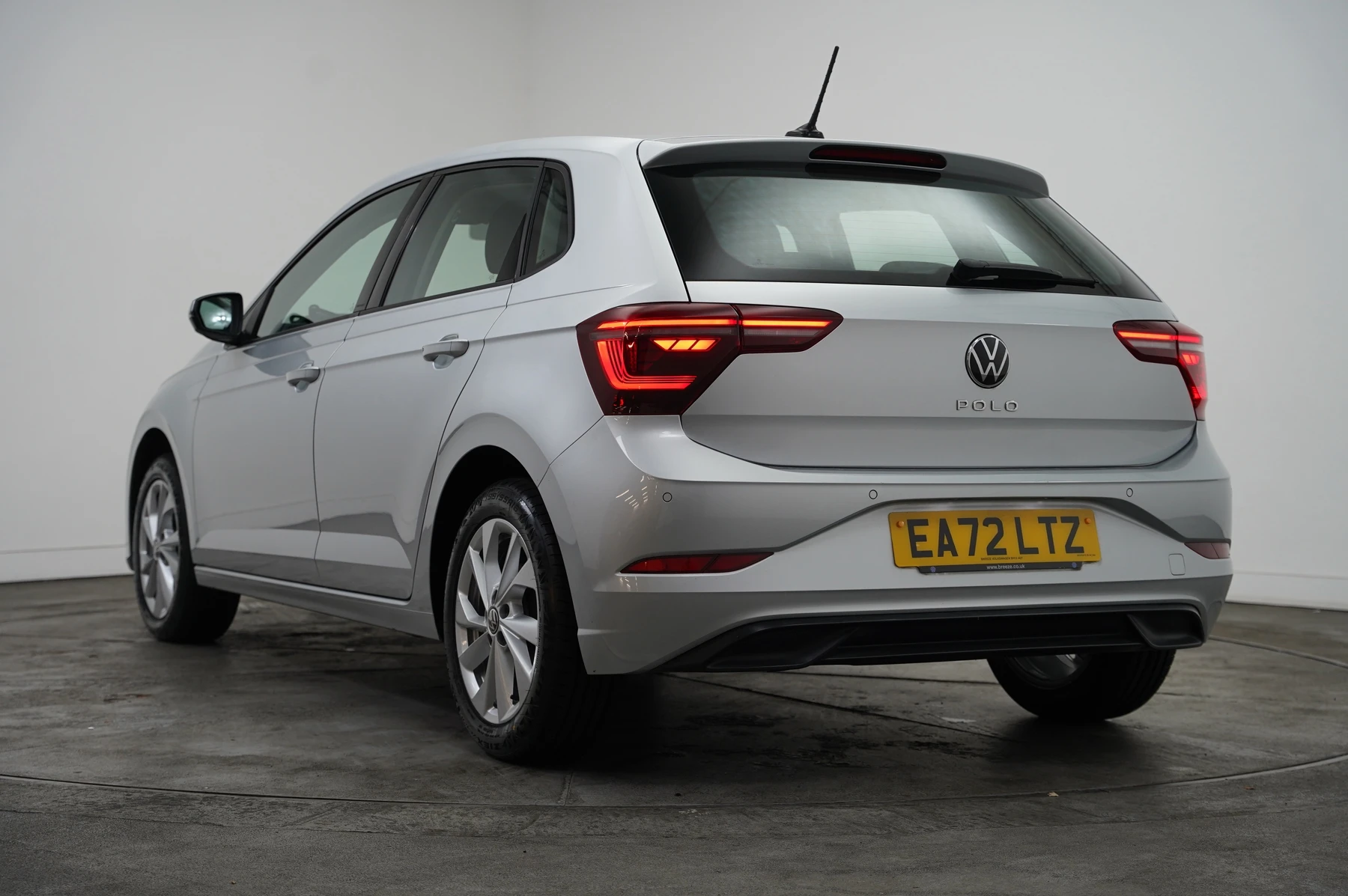 Volkswagen-Polo-image-2