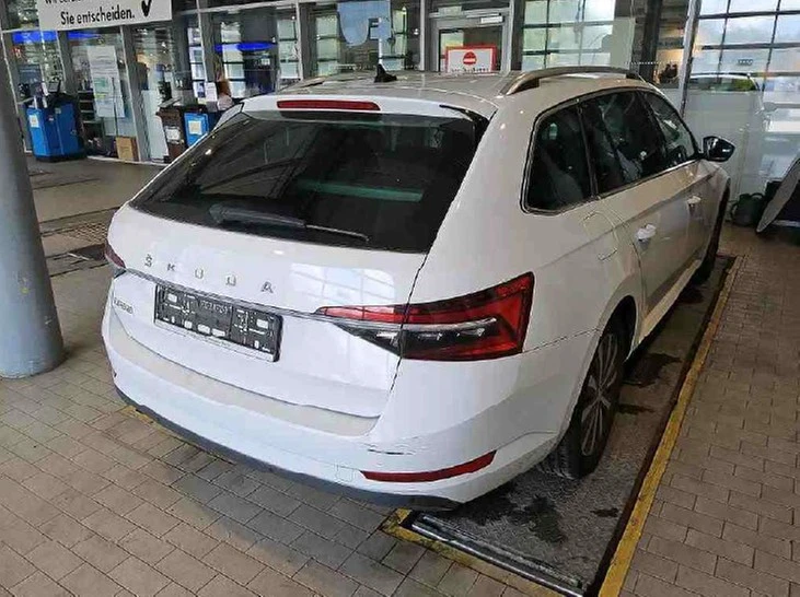 Škoda Superb Combi 2.0 TDI DSG Style AHK, Navi