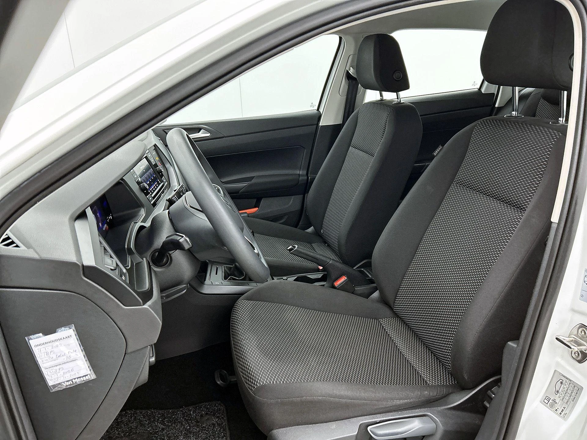 Volkswagen-Polo-image-34