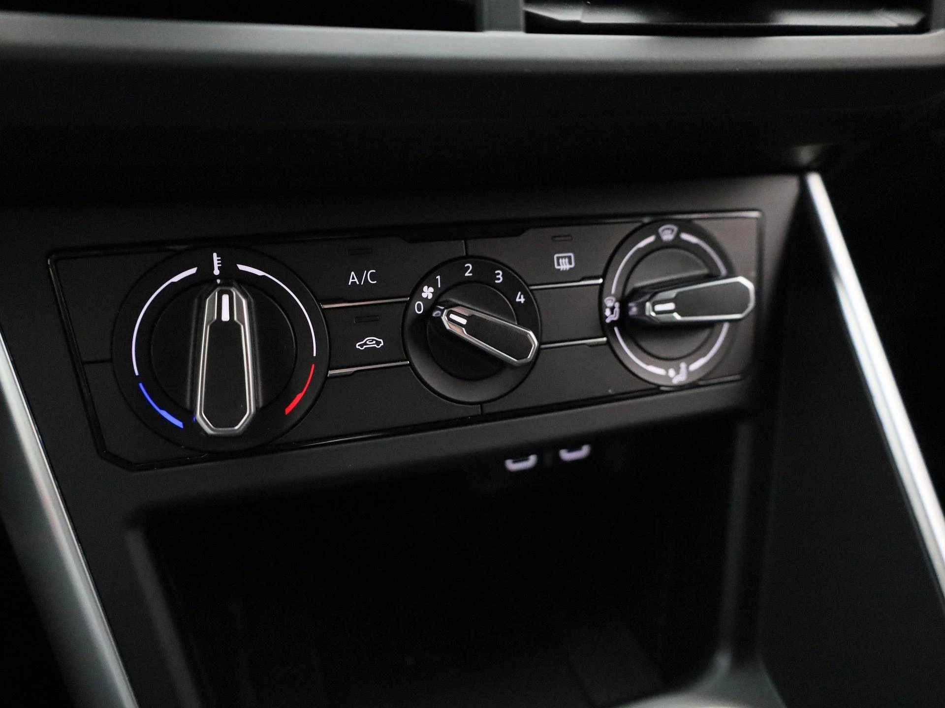 Volkswagen-Polo-image-27