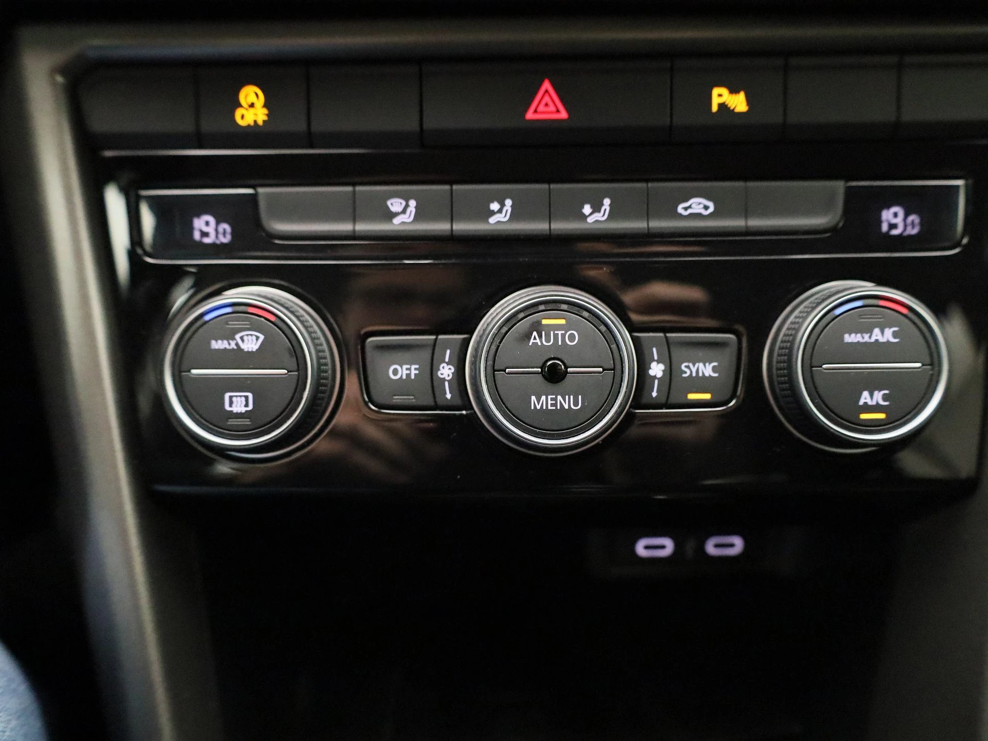 Volkswagen-T-Roc-image-18