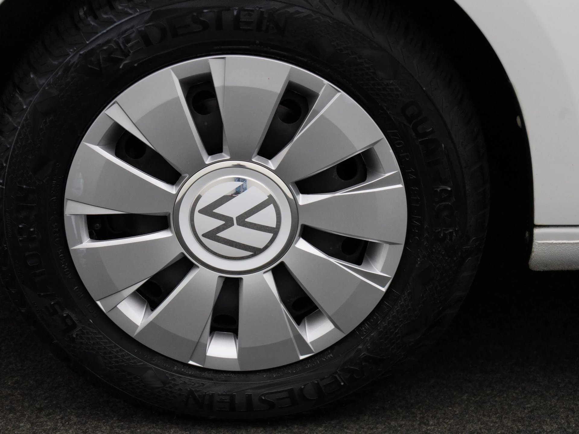Volkswagen-up!-image-11