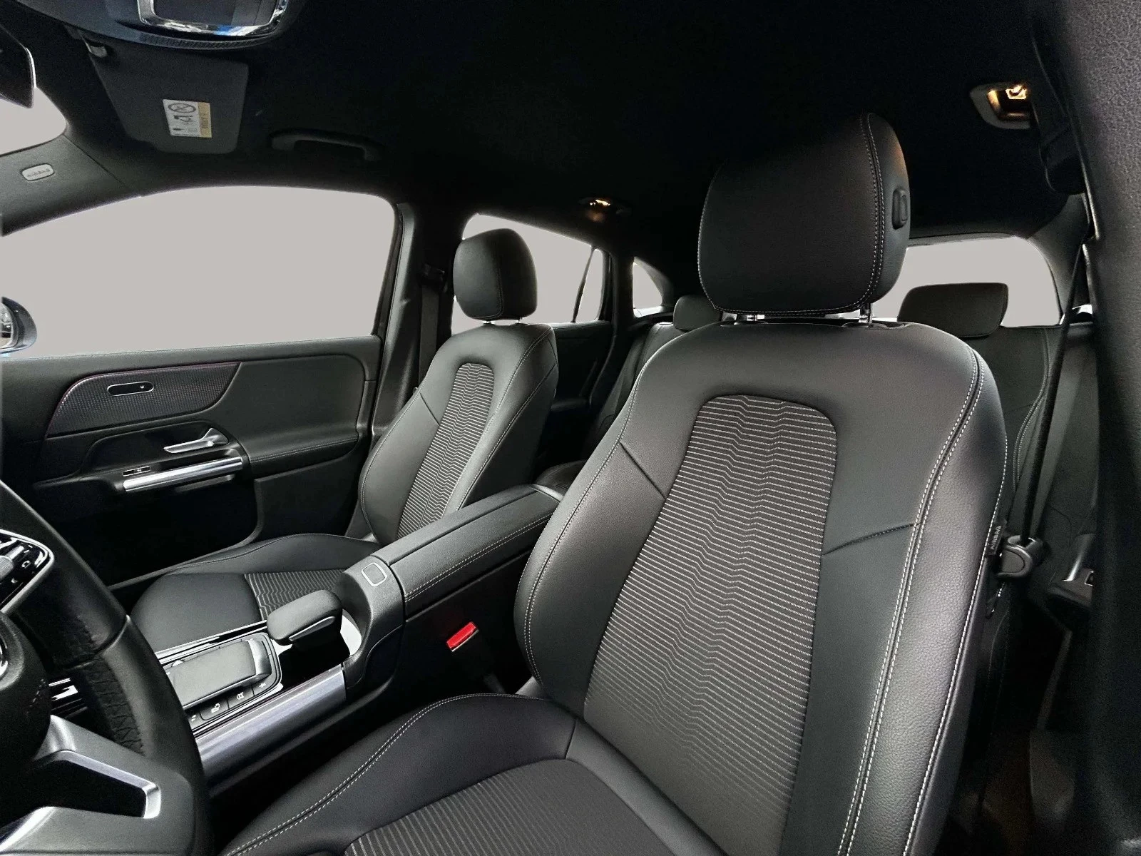 Mercedes-Benz-GLA-image-11