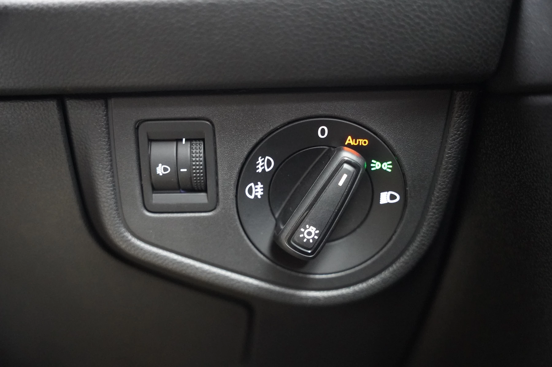 Volkswagen-Polo-image-18