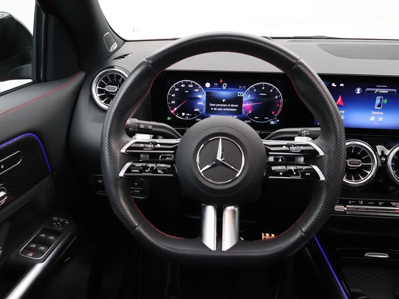 Mercedes-Benz-GLA-image-11