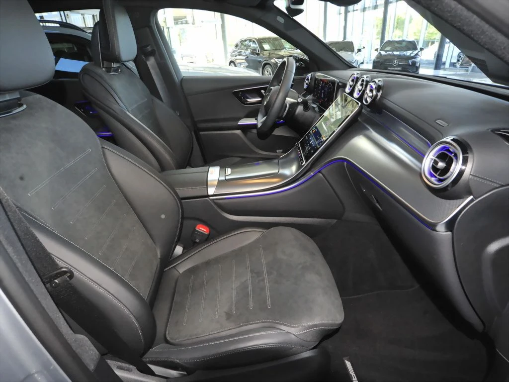 Mercedes-Benz-GLC 220 d-image-10