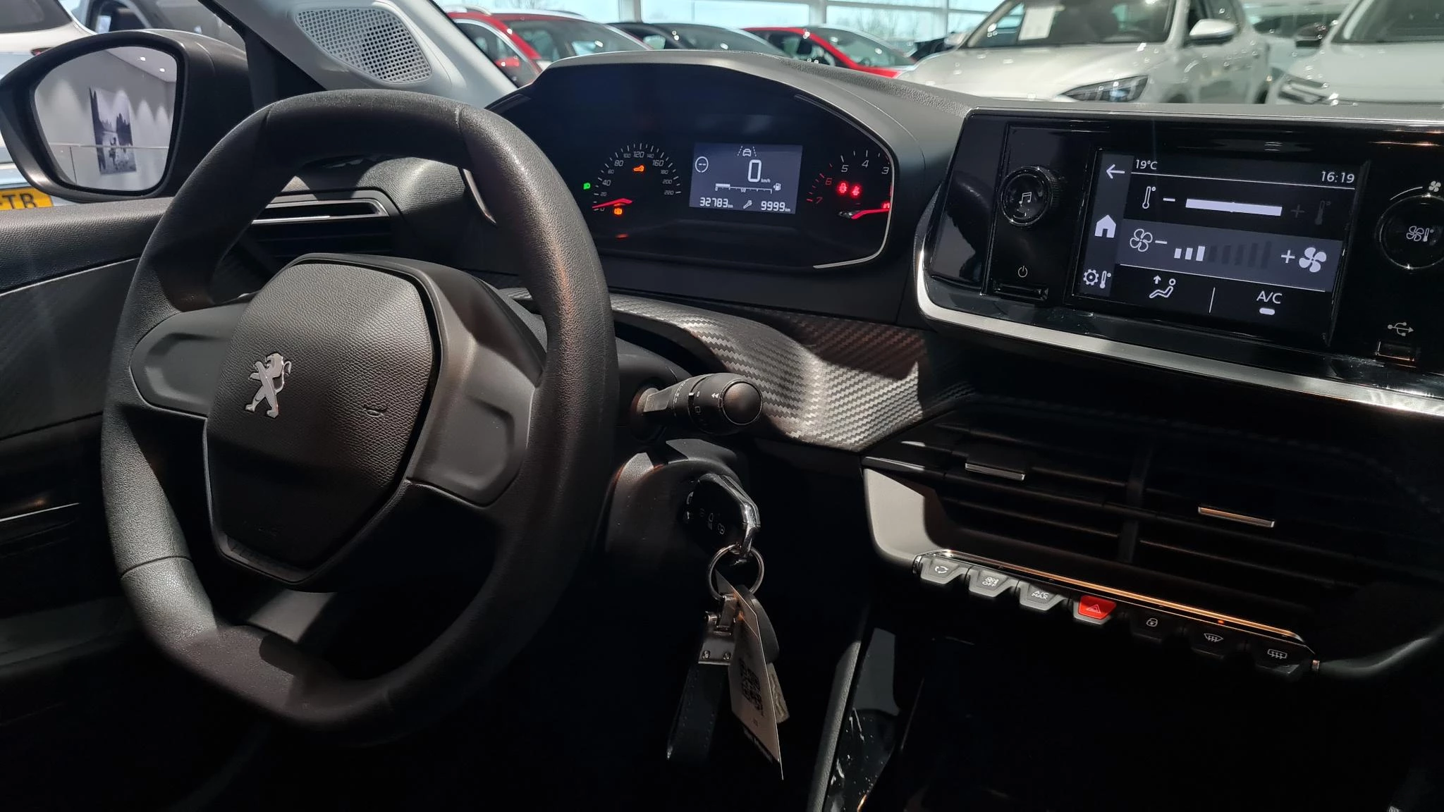 Peugeot-208-image-24