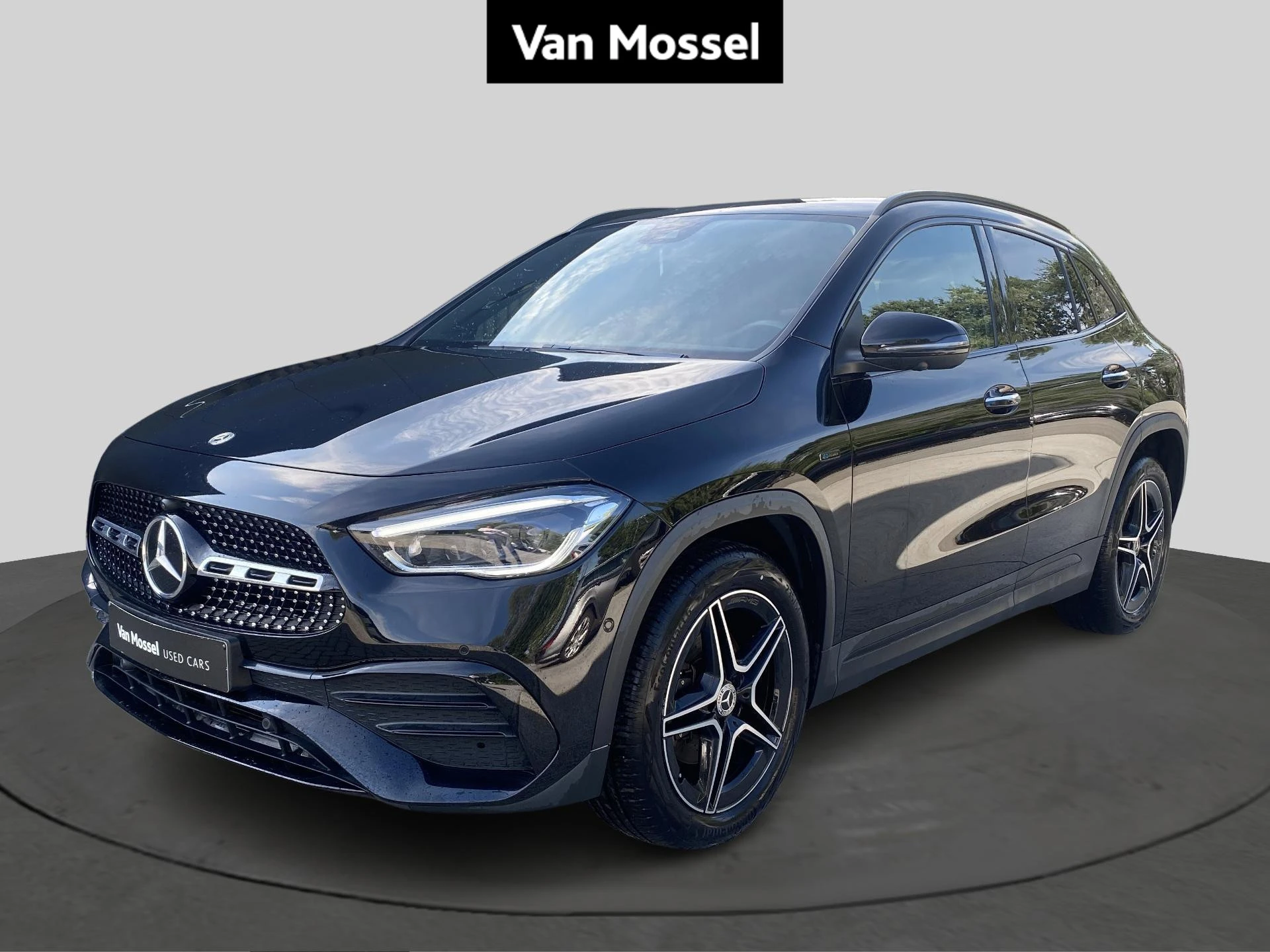 Mercedes-Benz-GLA-image-0