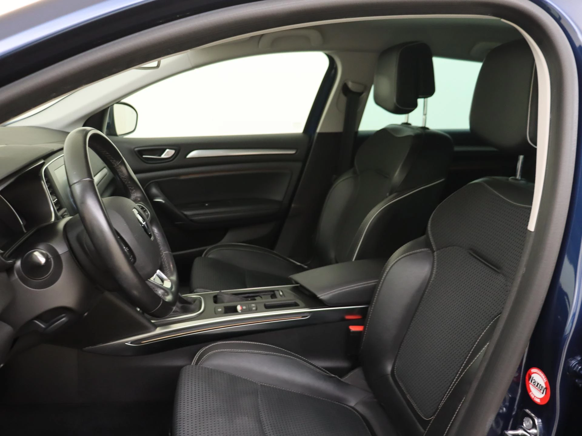 Renault-Mégane Estate-image-10