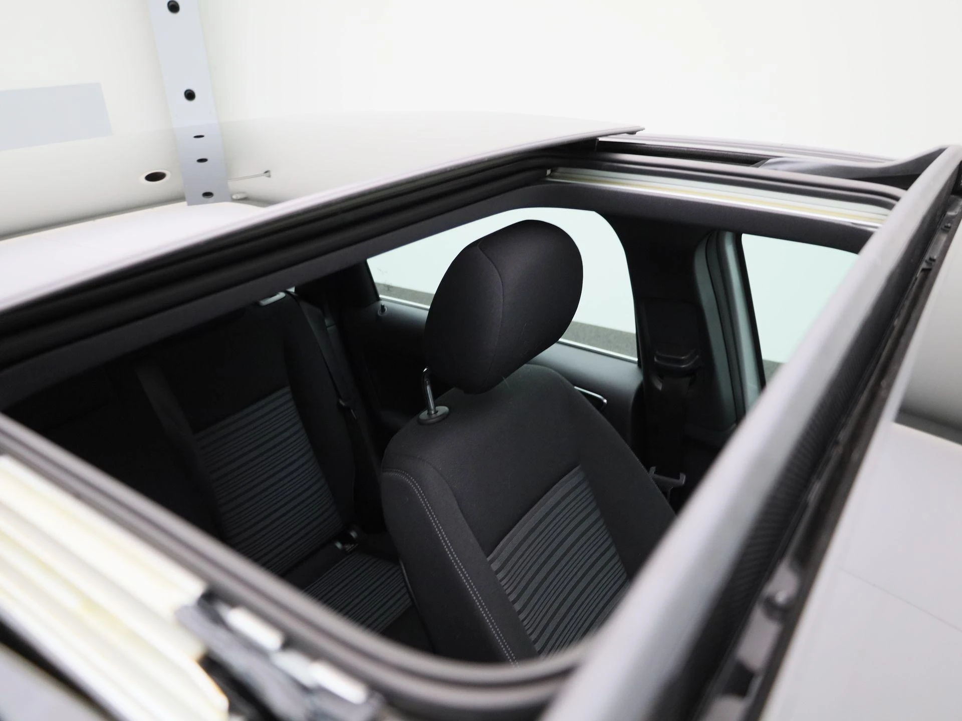 Mercedes-Benz-B-Klasse-image-30
